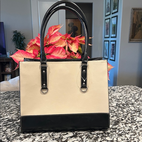 Source Unknown Handbags - Elegant Black and Cream Women's Handbag -faux leather 3 compartments
